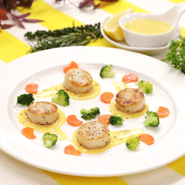 Pan-seared Scallops & Saffron Herb Hollandaise