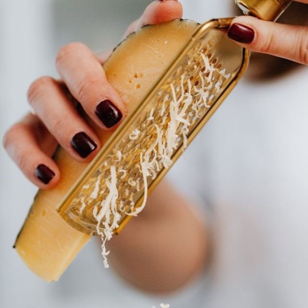 Canasticas de parmesano con pollo en salsa